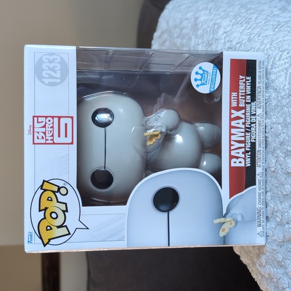 Funko Pop! Disney Big Hero 6 Baymax with Butterfly #1233 Funko Shop Exclusive 6" - Picture 2 of 5